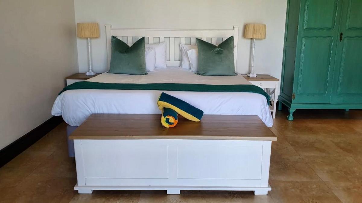 Dolphin's Guesthouse Umhlanga - Housity