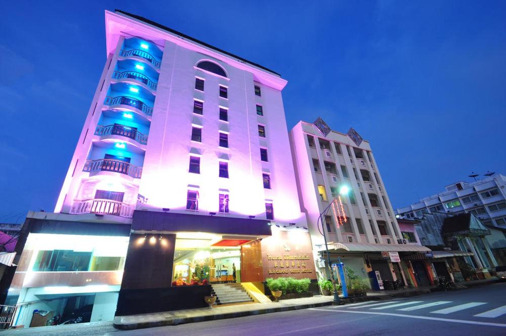 Suitetrails - BP Grand Suite Hotel