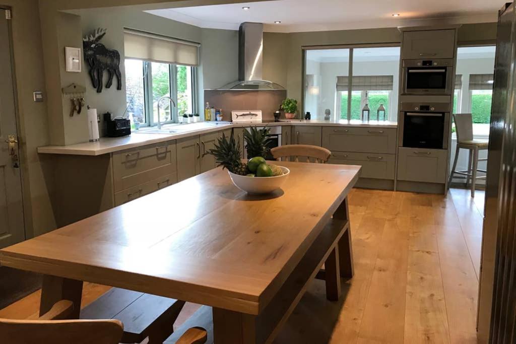 Highfield House - Housity