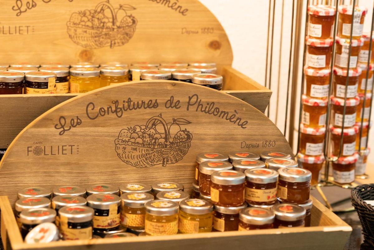 Nourriture dans l'hôtel ou à proximité