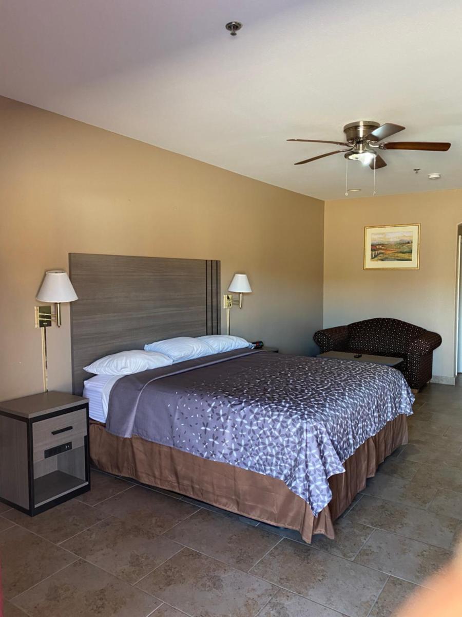 Los Fresnos Inn and Suites - Housity