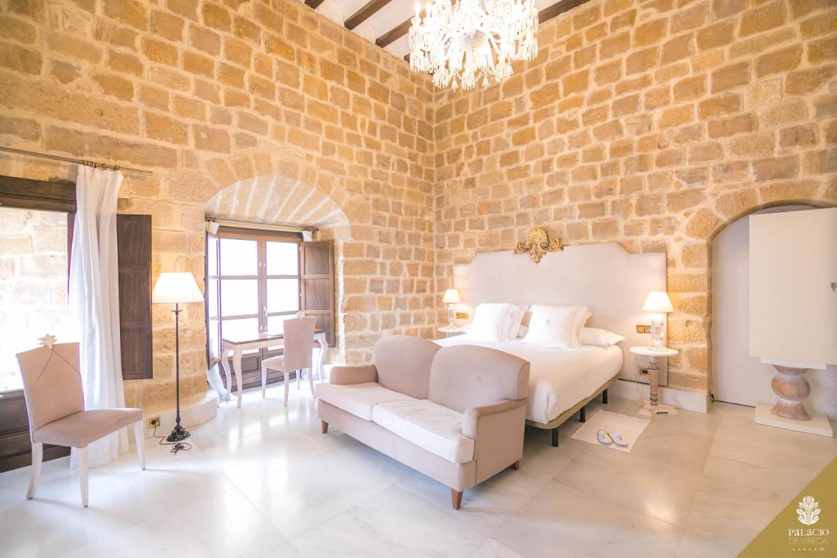 Cama o camas de una habitación en Hotel Palacio De Úbeda 5 G.L