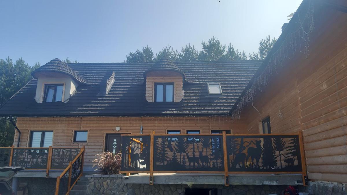 Sosnowy Dworek SABAT - Housity