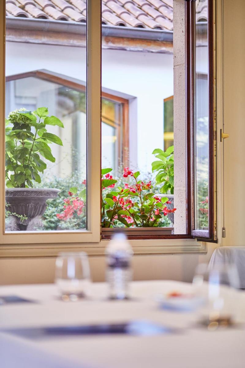 Jardín al aire libre en Silken Gran hotel Durango