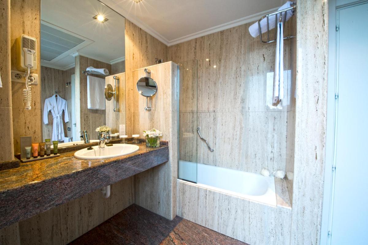 Un baño de Silken Gran hotel Durango