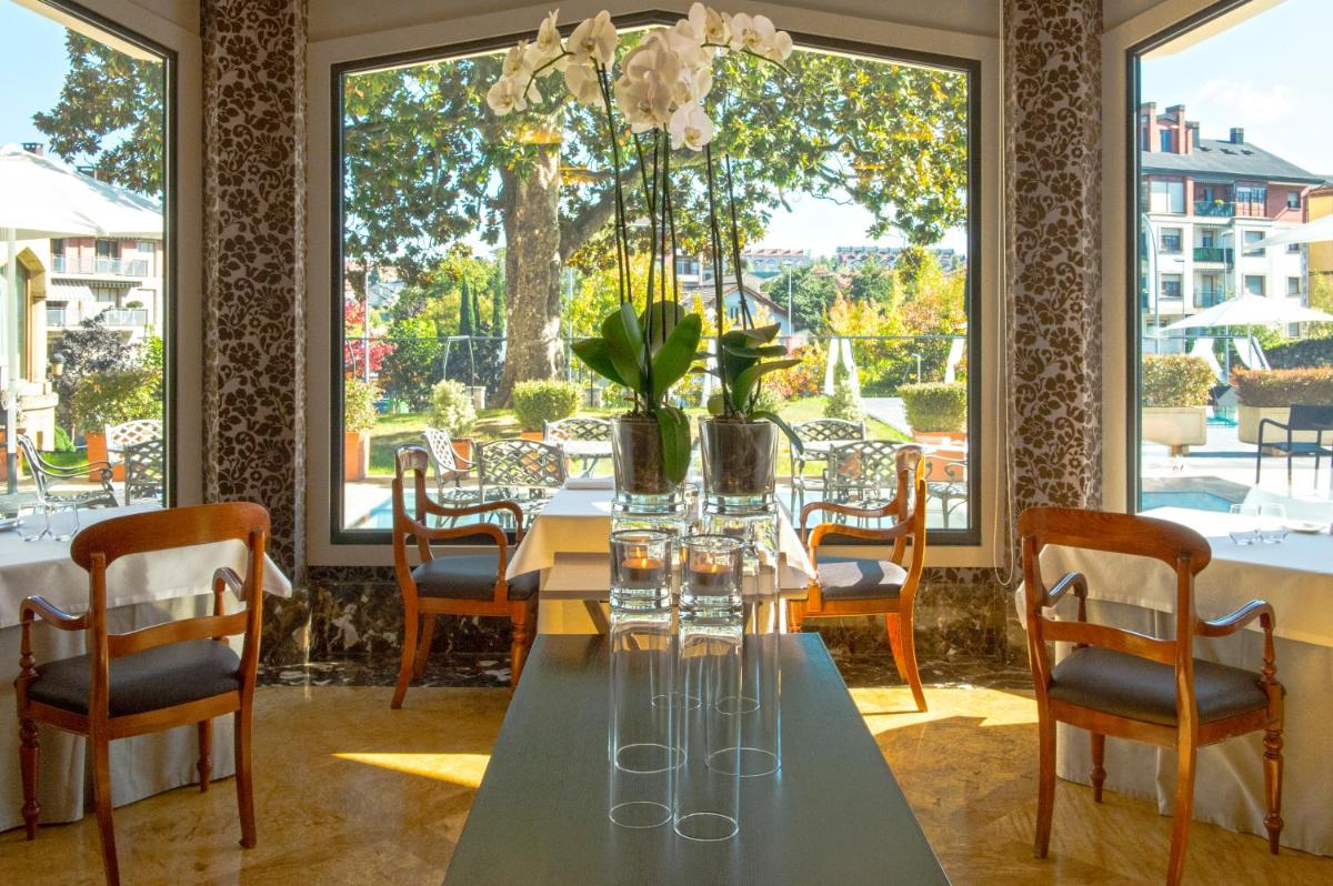 Un restaurante o sitio para comer en Silken Gran hotel Durango