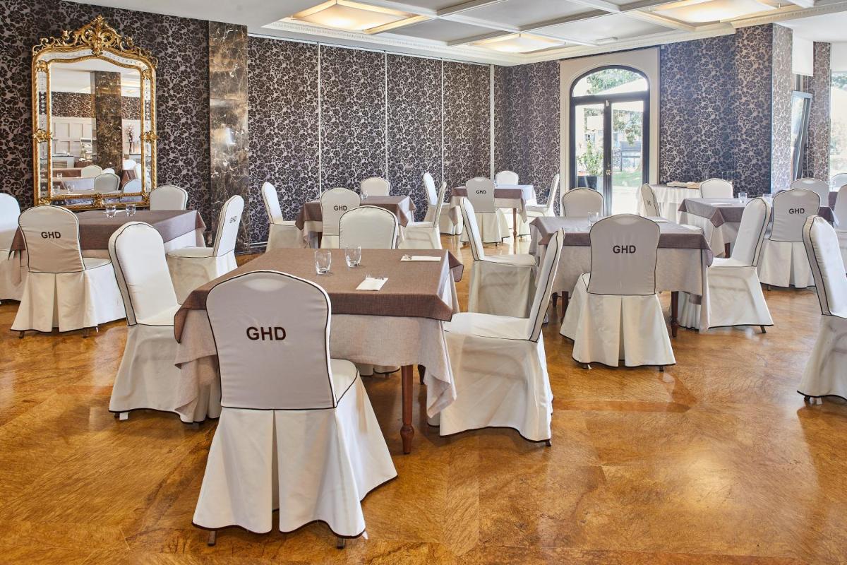 Un restaurante o sitio para comer en Silken Gran hotel Durango