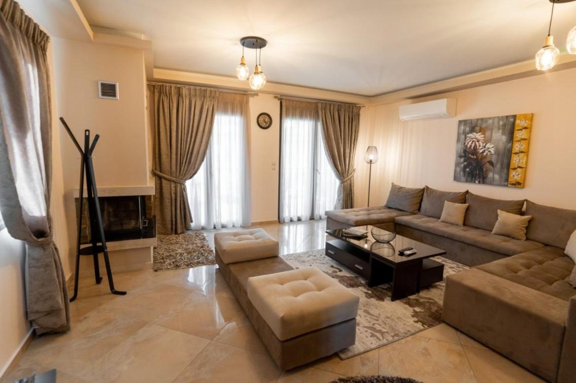 Meteora 360 Apartment by Meteora Residencies - Housity