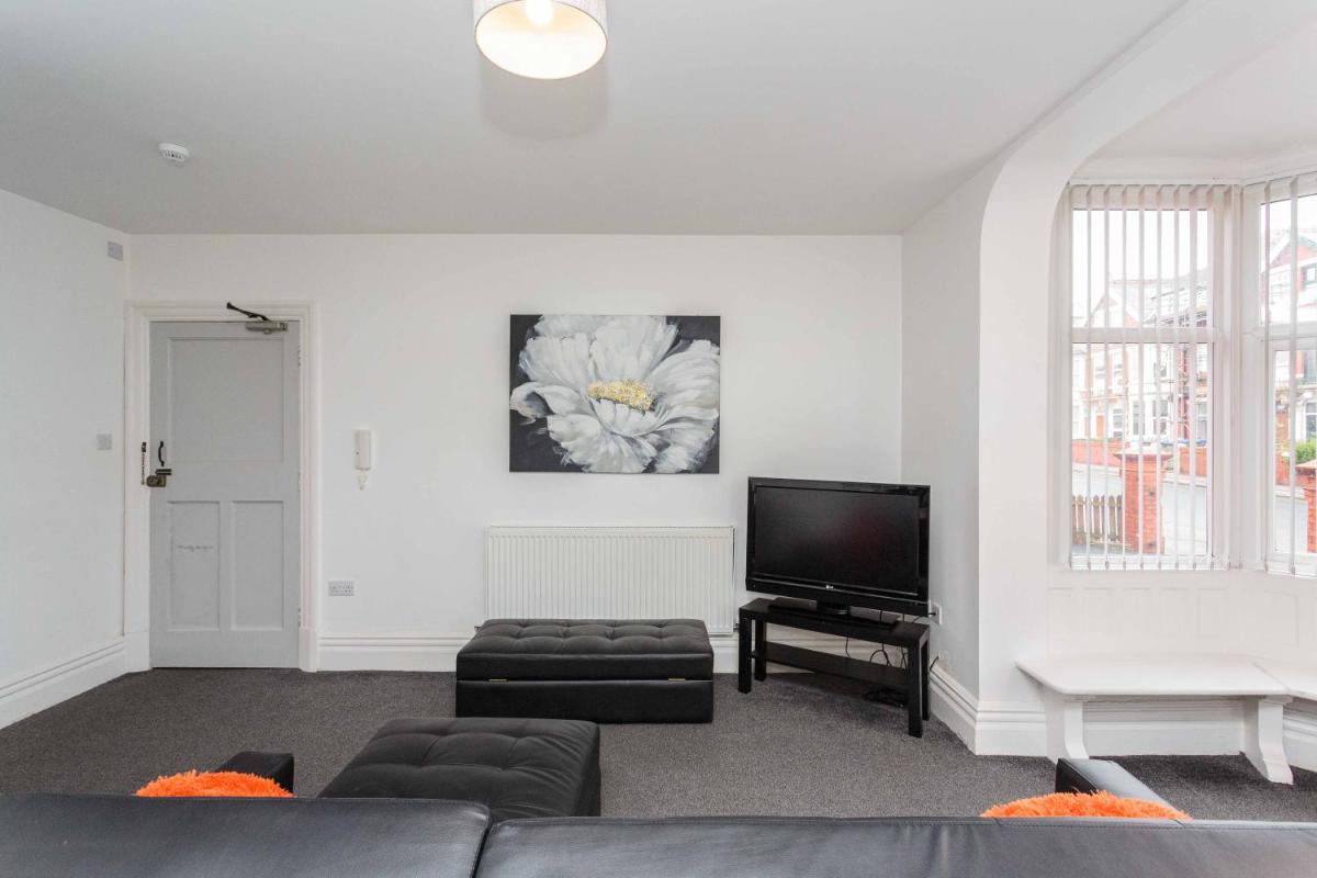 Cherry Property - Orange Suite - Housity