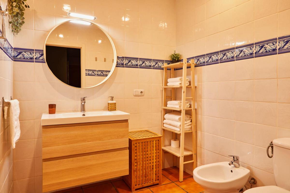 Urban Ezcaray - Housity