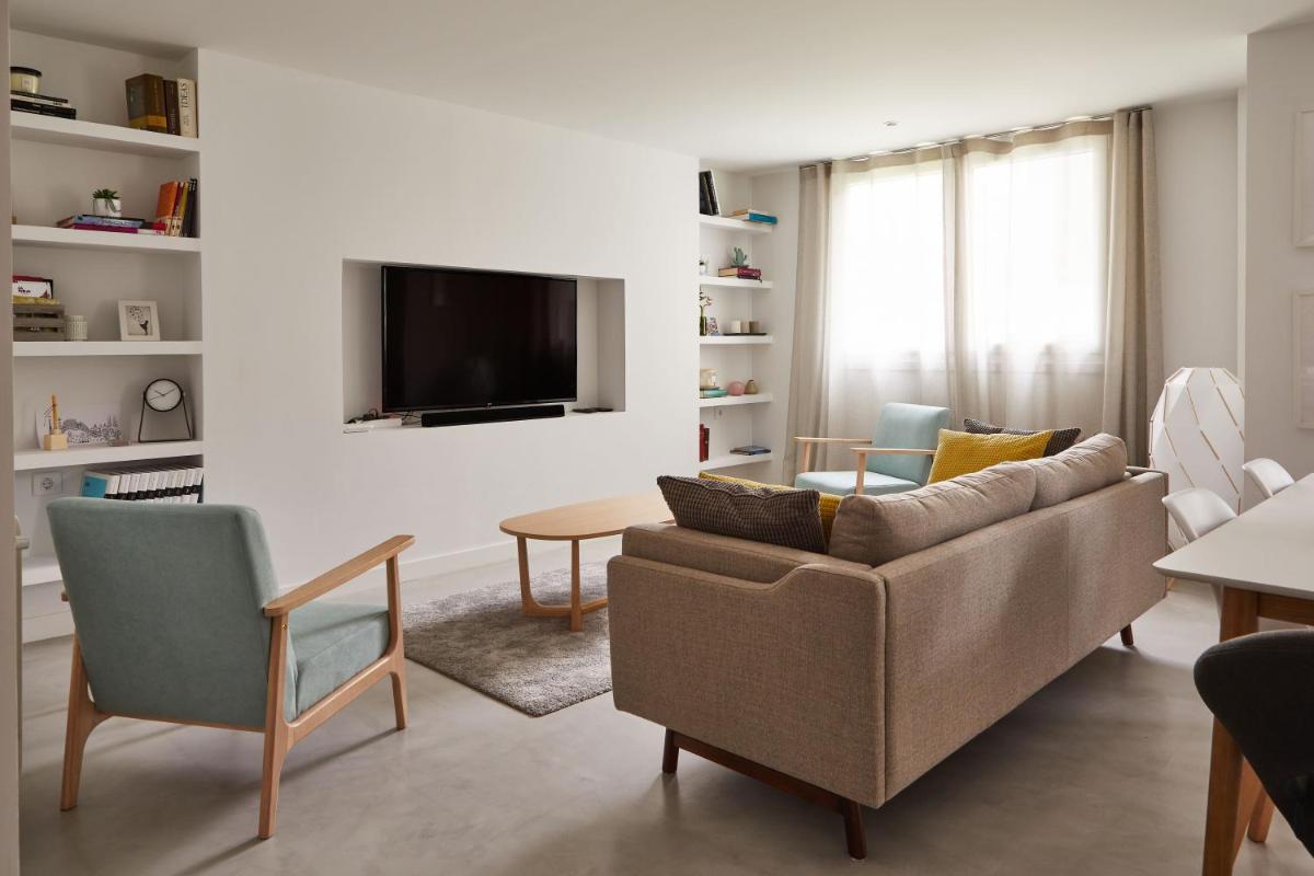 Urban Ezcaray - Housity