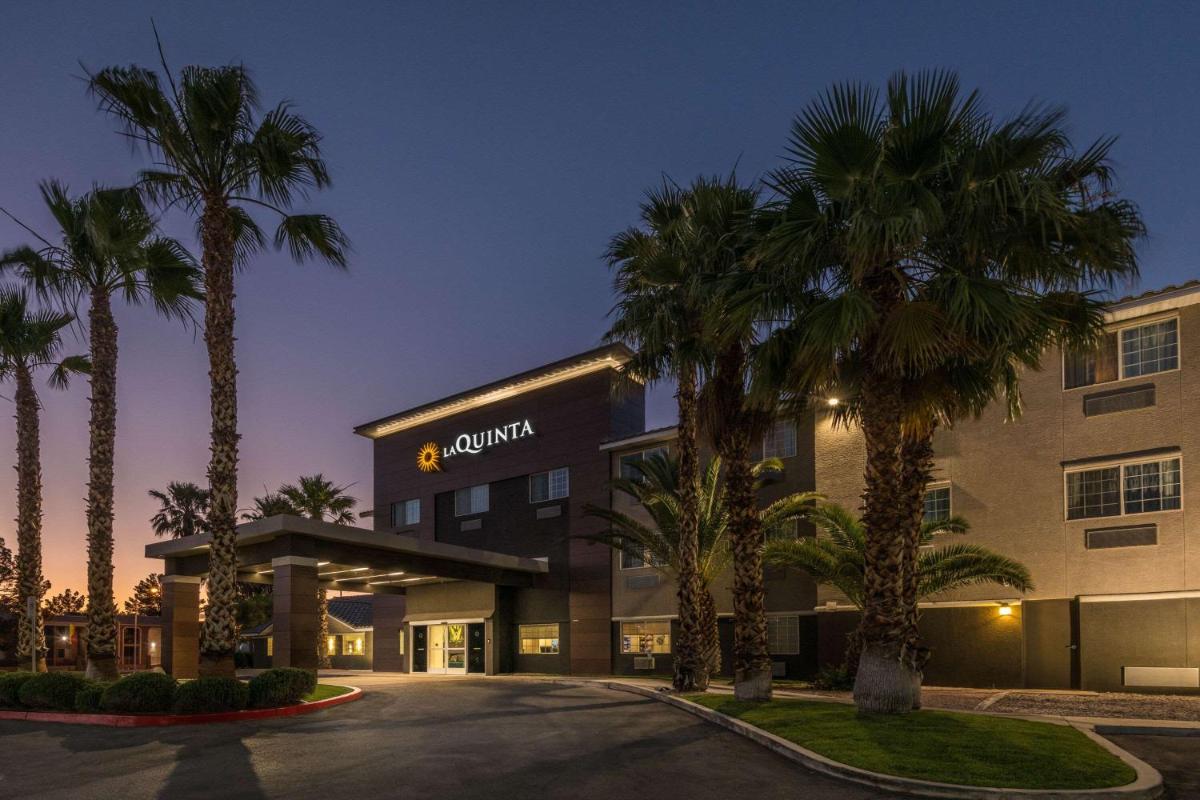 La Quinta Inn & Suites by Wyndham Las Vegas Nellis - Housity