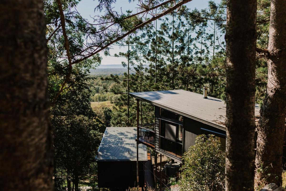 Rainforest Gardens - Luxury Hillside Accomodation with Views to Bay & Islands - Housity