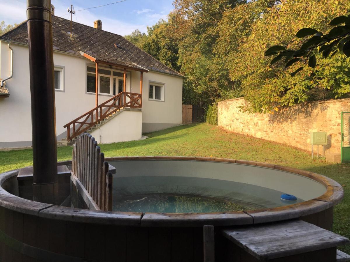 Hűvösvölgy Vendégház - Housity