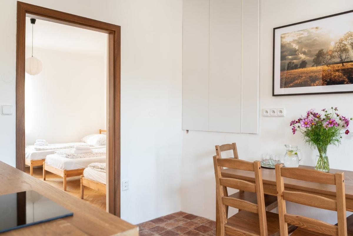 Dobrý Kanec - Hostinec - Housity