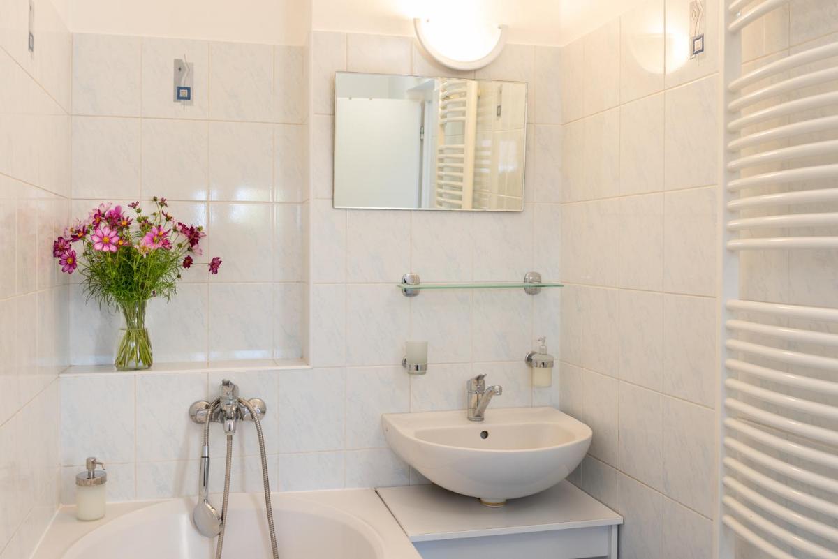 Dobrý Kanec - Hostinec - Housity