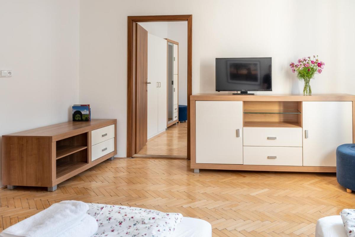 Dobrý Kanec - Hostinec - Housity