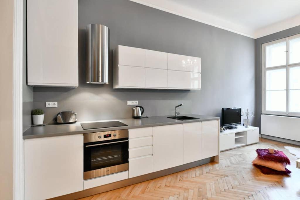 Cityscape Wenceslas Square Apartment - Housity