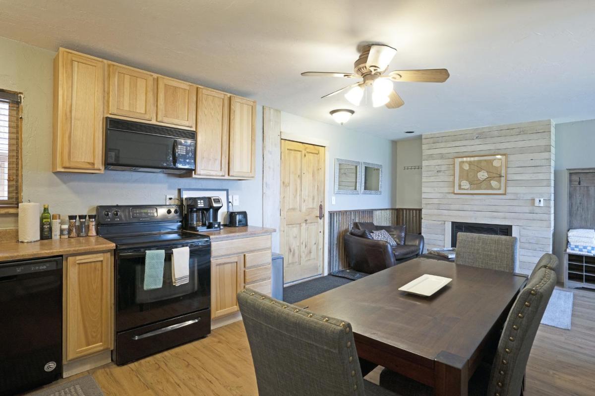 Ridgecrest 202 condo - Housity