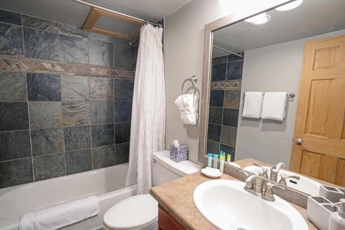 Ridgecrest 202 condo - Housity