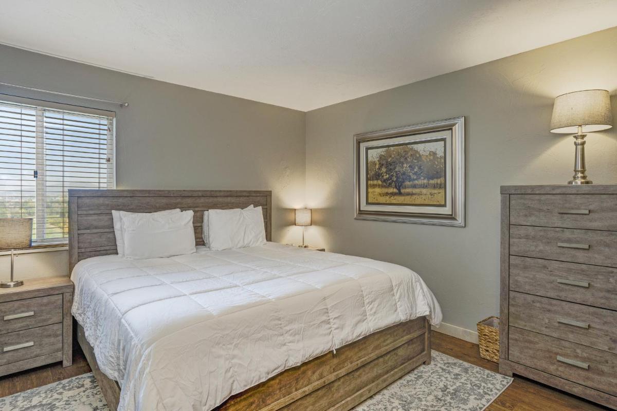 Ridgecrest 202 condo - Housity