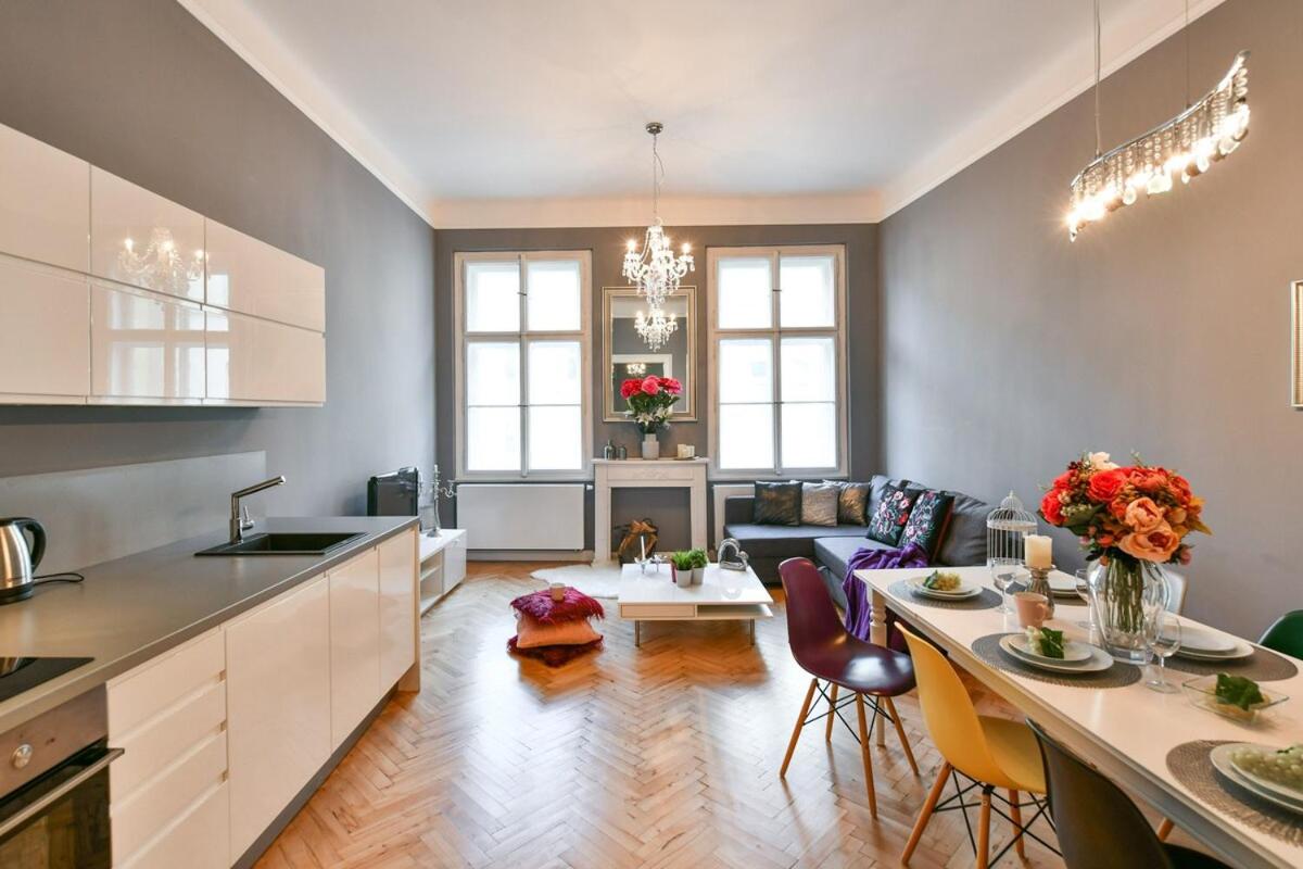 Cityscape Wenceslas Square Apartment - Housity