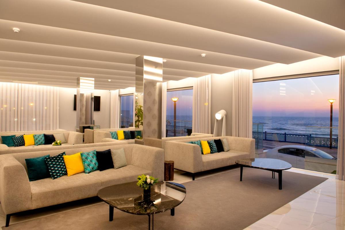 Uma área de estar em Hotel Cristal Vieira Praia & SPA