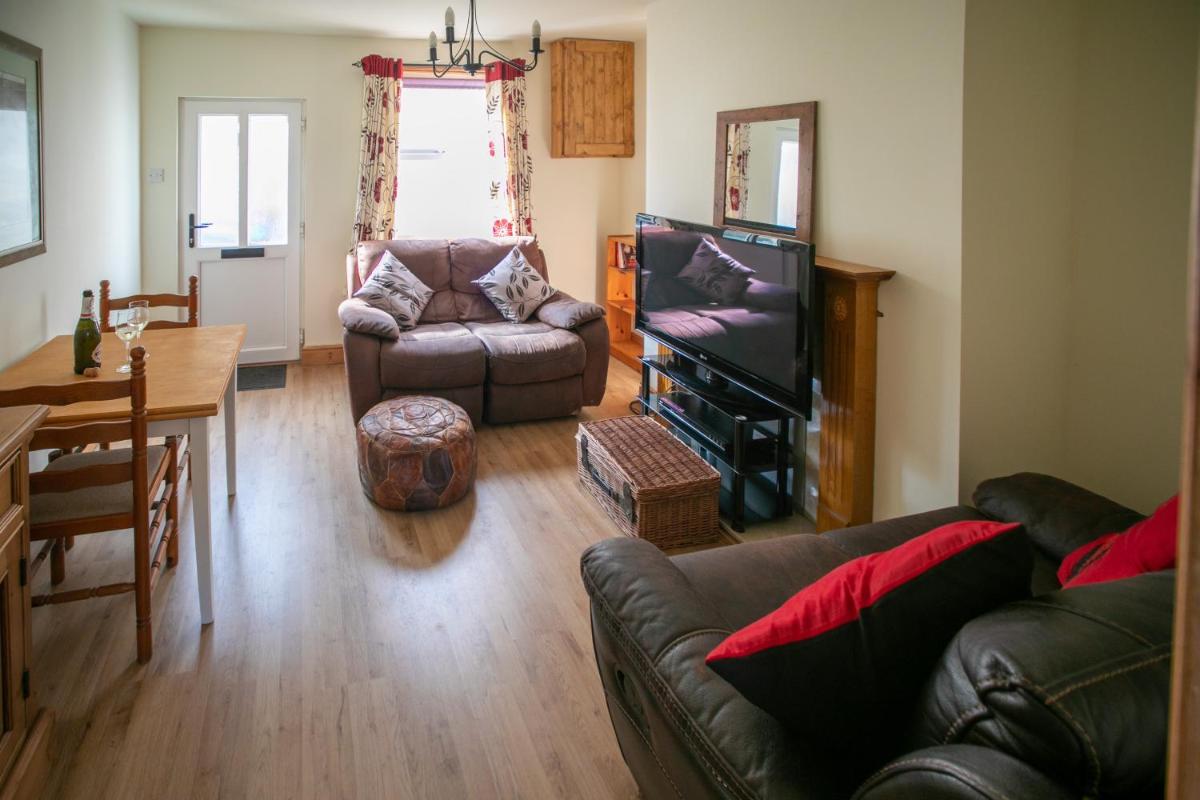Charming terraced cottage close to Alton Towers - Housity