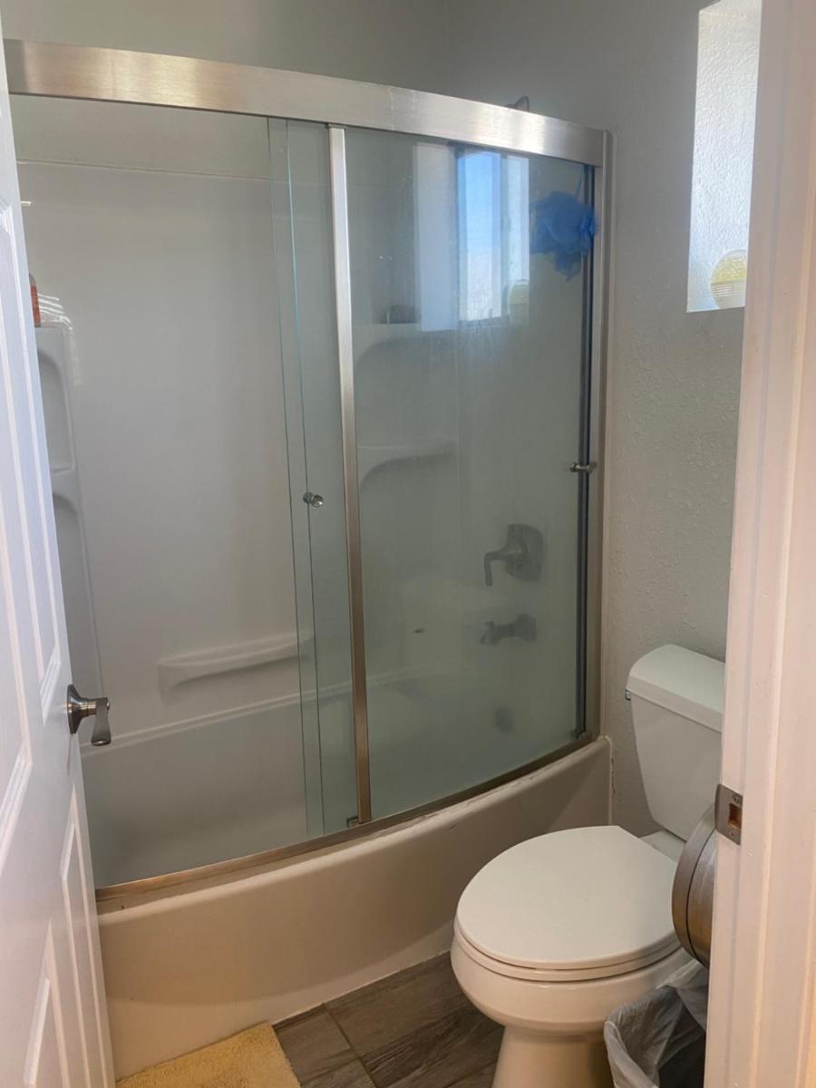 Private Room in Los Angeles with AC, Strong WIFI, Smart TV, Work Desk near Sofi Stadium - Housity