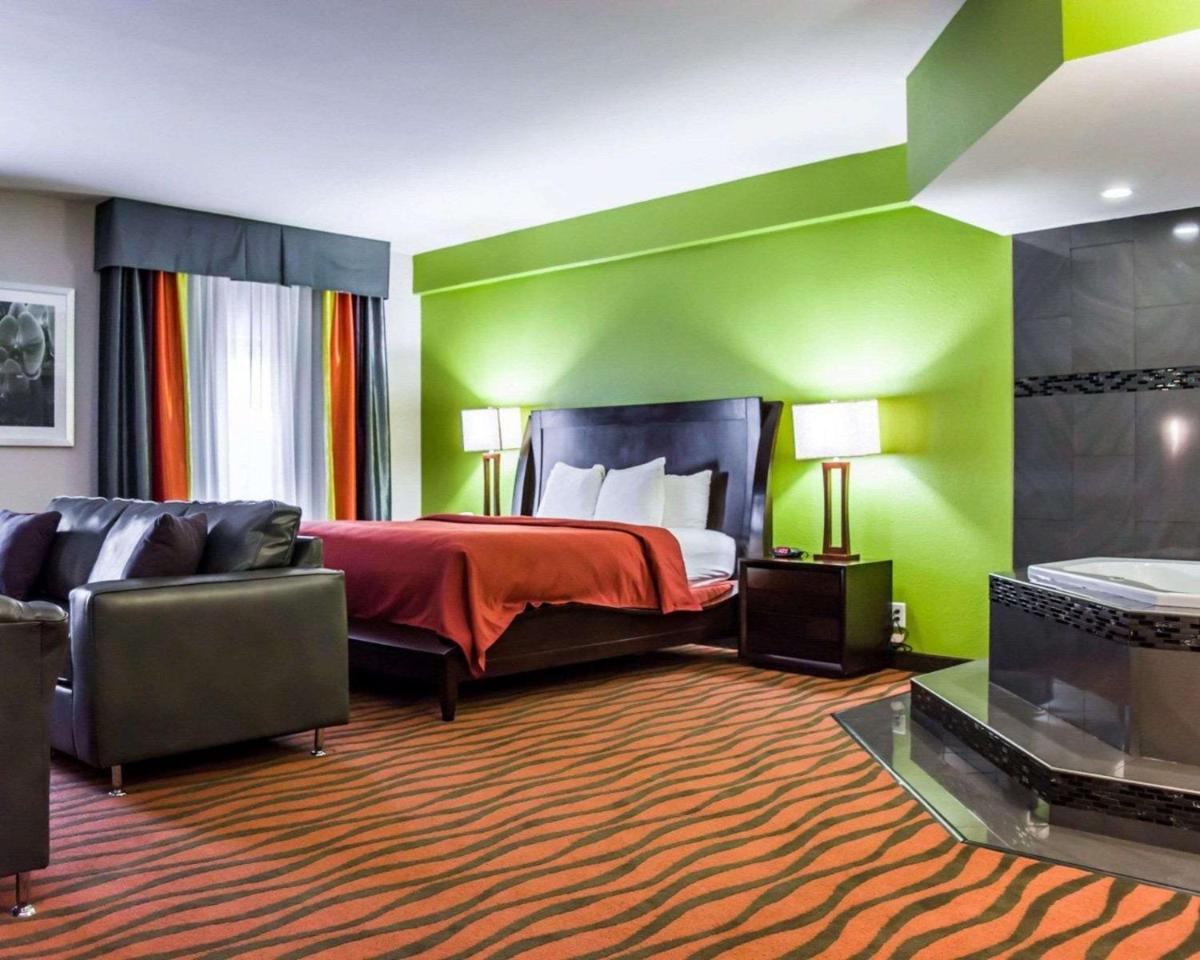Quality Suites Fort Myers I-75 - Housity