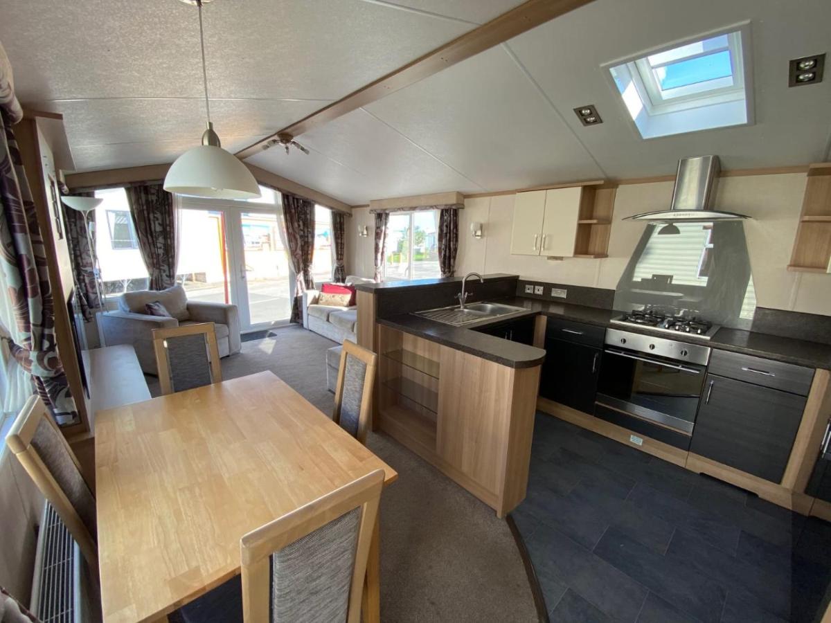 8 Berth caravan Skegness Golden Palm resort - Housity