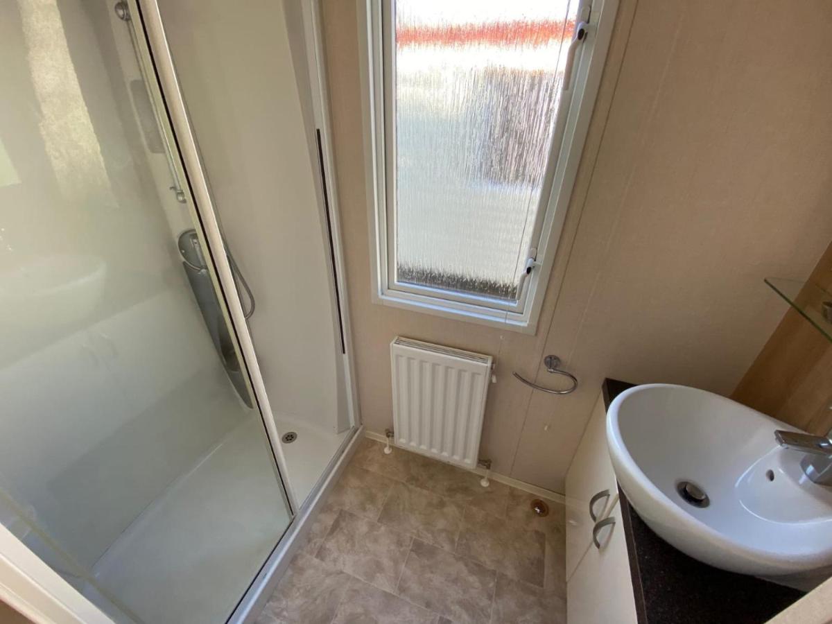 8 Berth caravan Skegness Golden Palm resort - Housity
