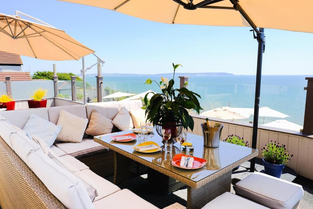Pebble Beach Seaview Restaurant & Rooms - Housity