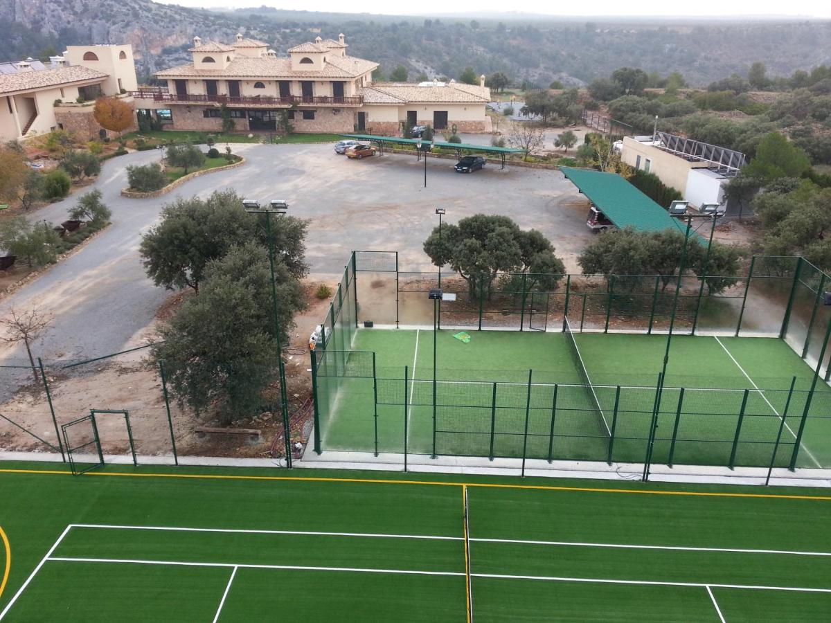 Instalaciones para jugar a tenis o squash en Hotel Rural Los Nogales o alrededores