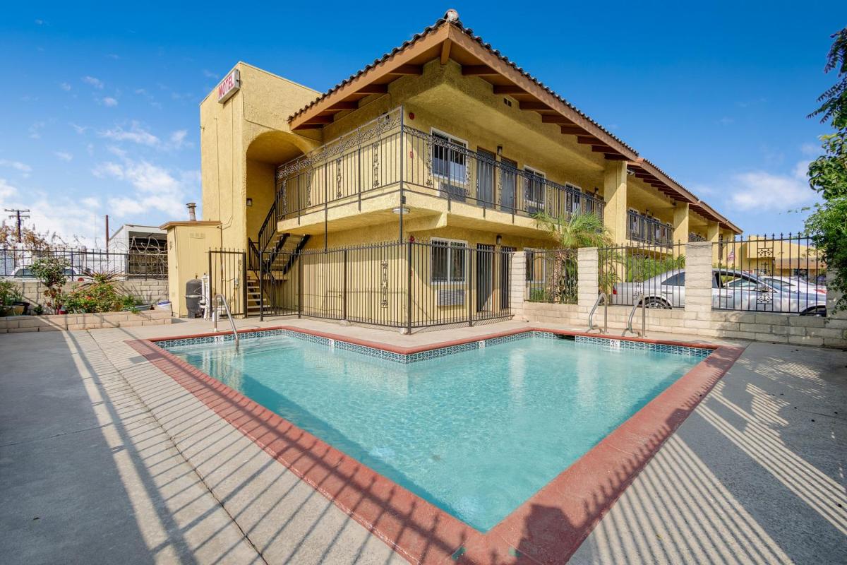 Hacienda Inn - Housity