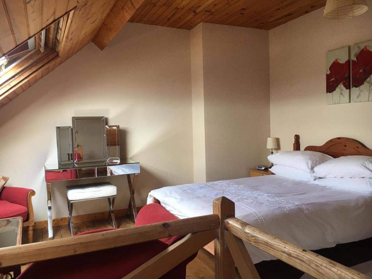 Spacious Quentoinise Town House - Hizvo