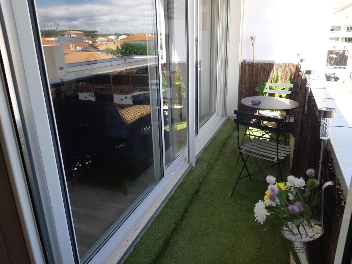 Grand Appartement Luxe avec SAUNA et BAIN LED 50m de l océan avec belle terrasse pour manger 1 chambre pour 2pers avec GRANDE BAIGNOIRE BALNEO SPA - Housity