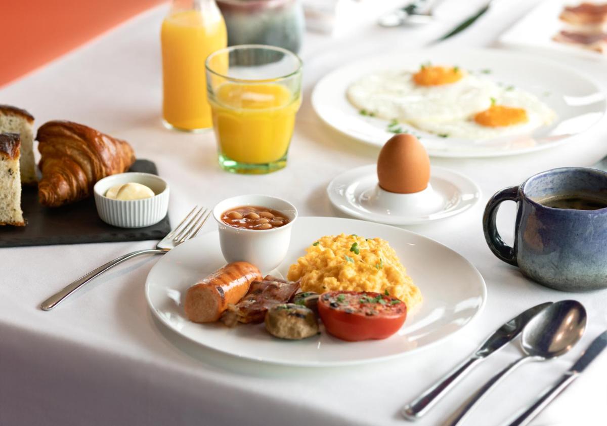 Comida en o cerca de este hotel