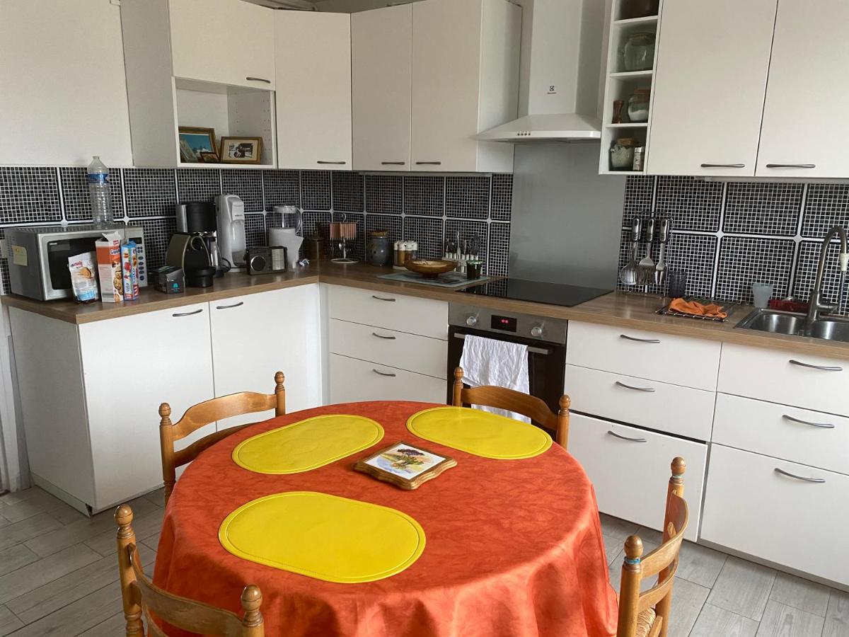Bel appartement à GRANVILLE 50400 partagé avec GERARD Minimun 2 nuits - Housity