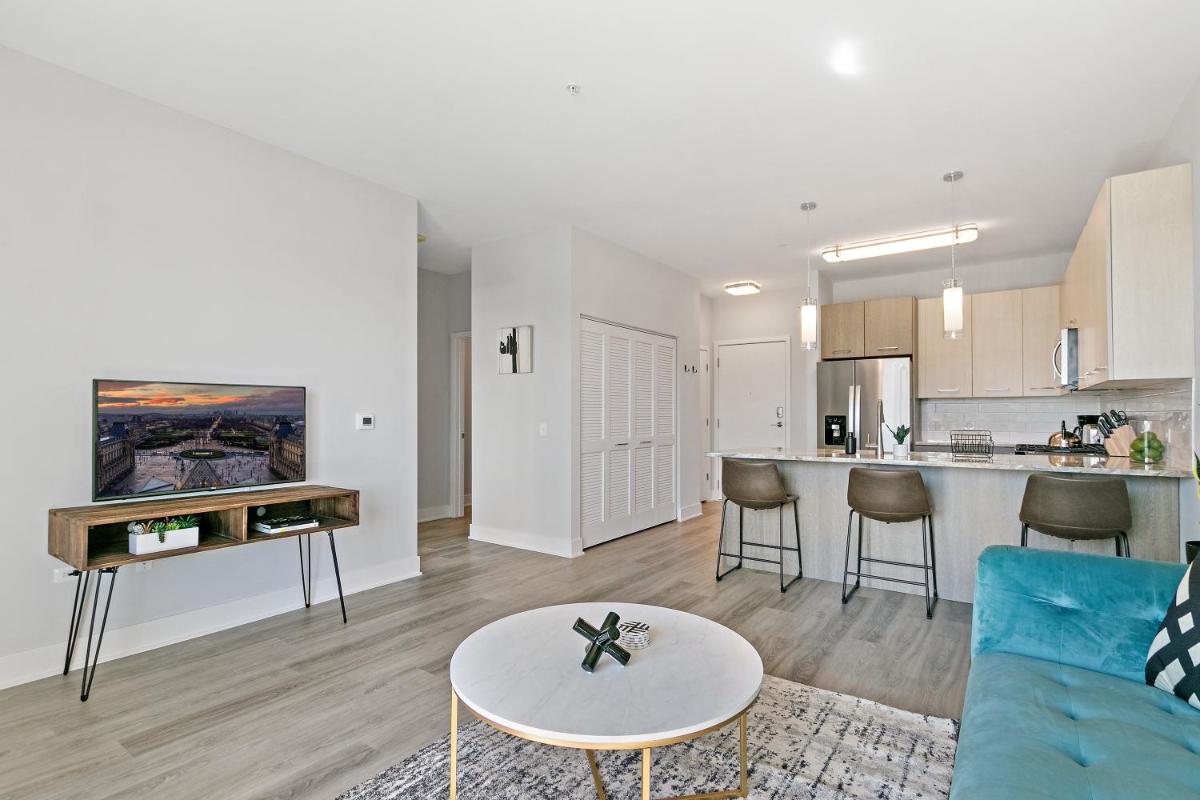 Modern Living 1BR Apt with In-Unit Laundry - Warrenville 1BR rep - Housity