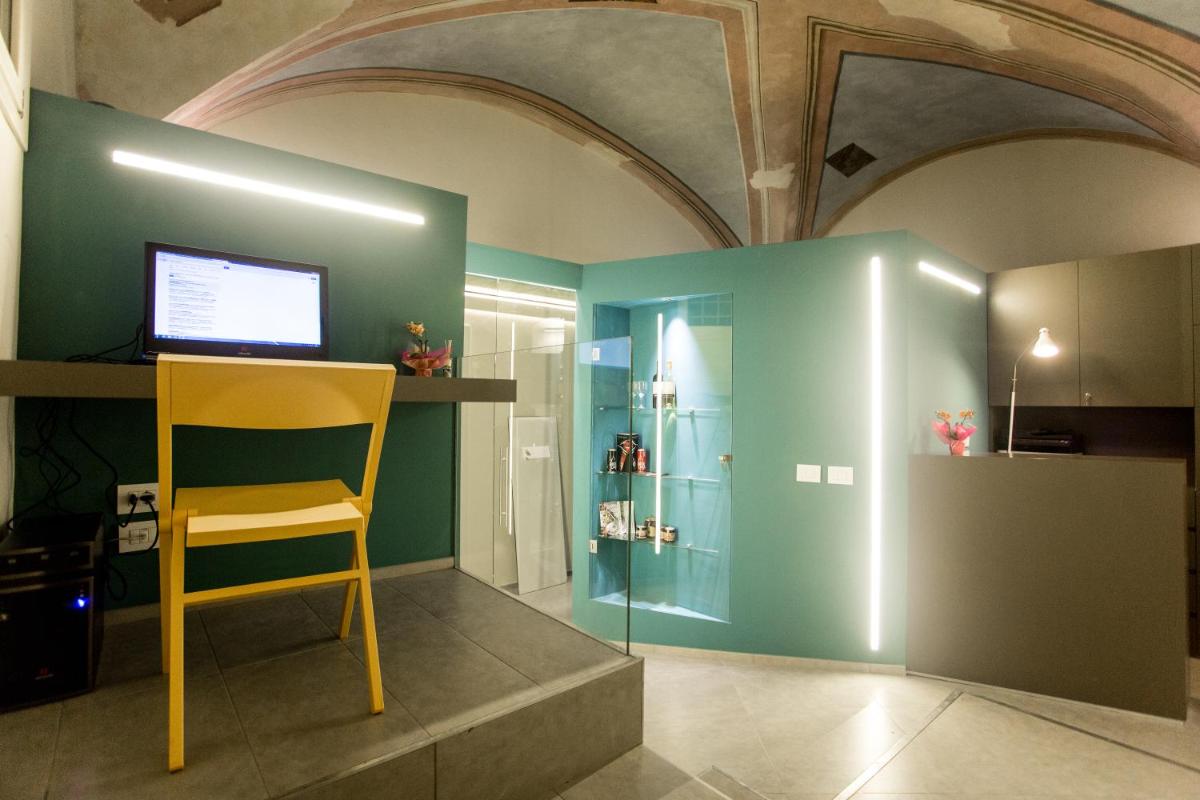 Little Italy Hostel Ex Chiesa S Donato - Housity