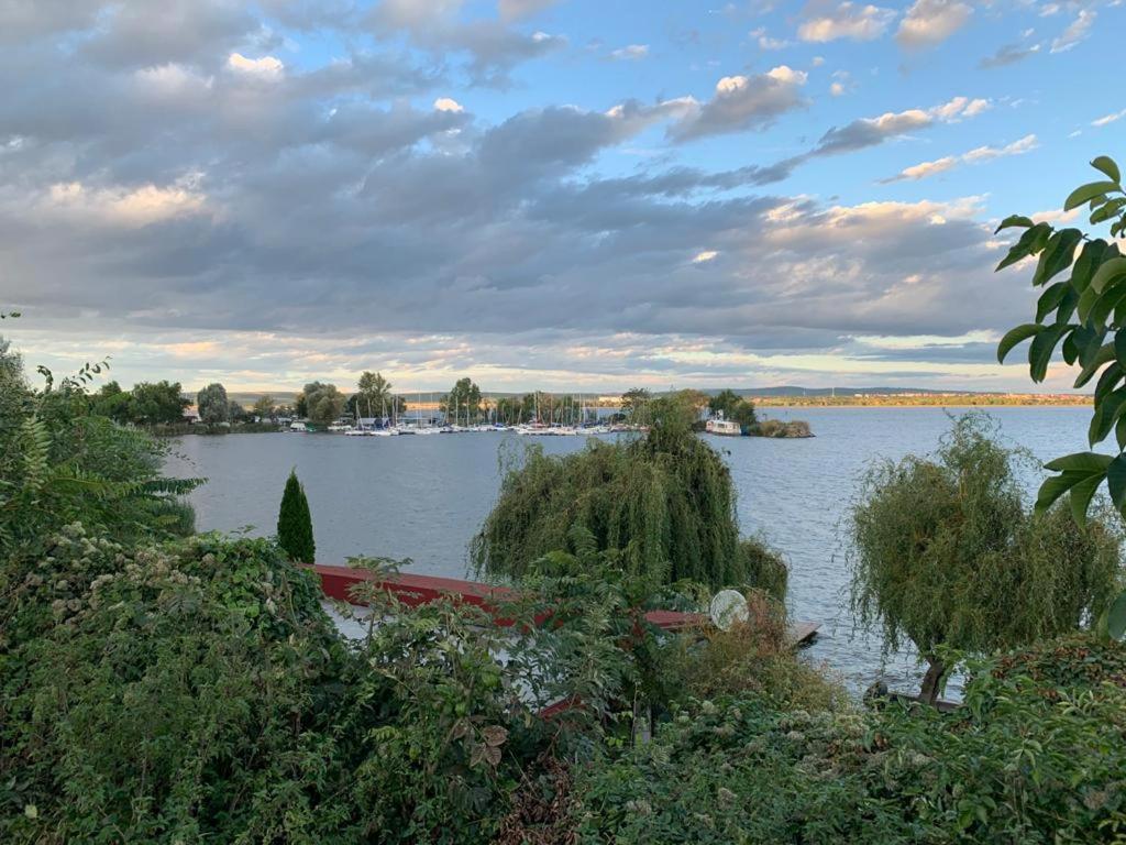 Apartmán u pláže s terasou - Housity