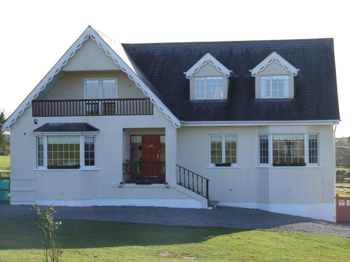 The Curragh Country House Accommodation - Housity