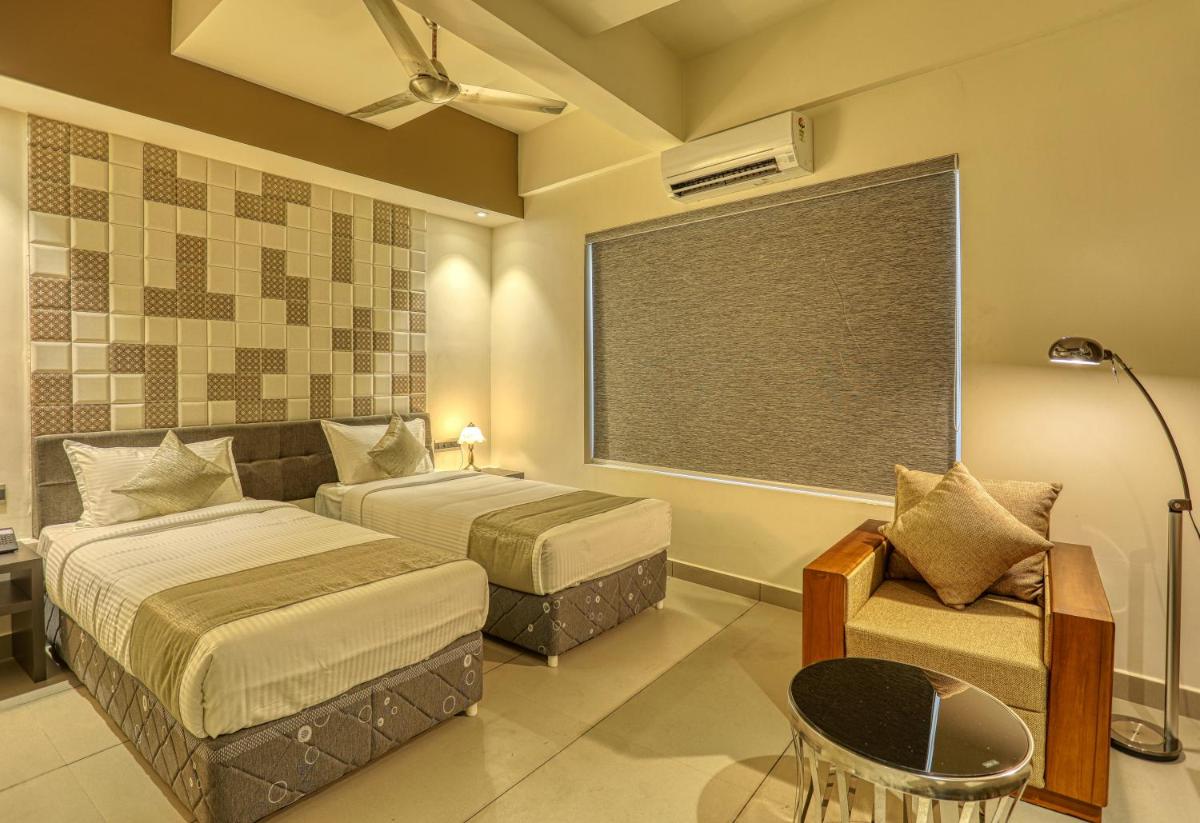 AS AIRPORT Inn - Housity