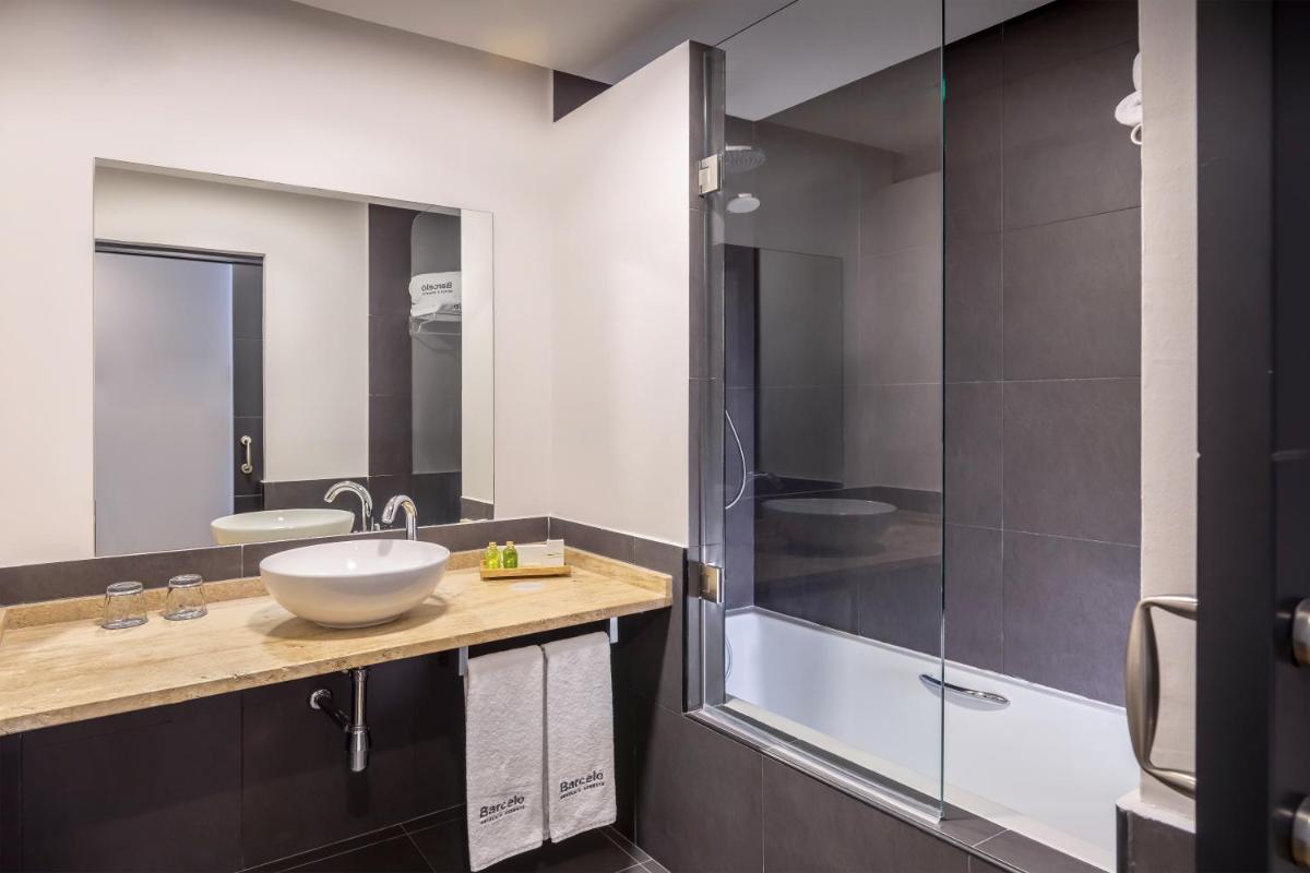 Un baño de Barceló Aracena & Spa