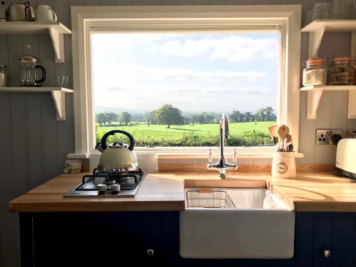 Sheelin Huts Blue, Hot-tub available From 1st April until 1st November - Housity