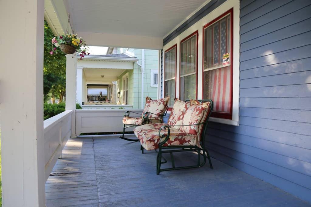 Beautiful View Home attractions by Niagara Falls River NY - Housity