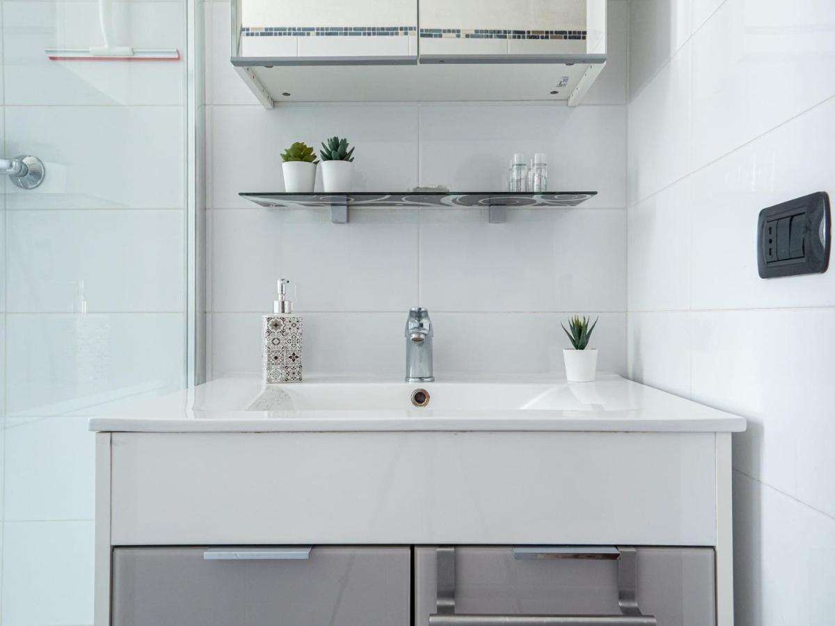 Suitetrails - The Best Rent - Modern two rooms apartment with balcony