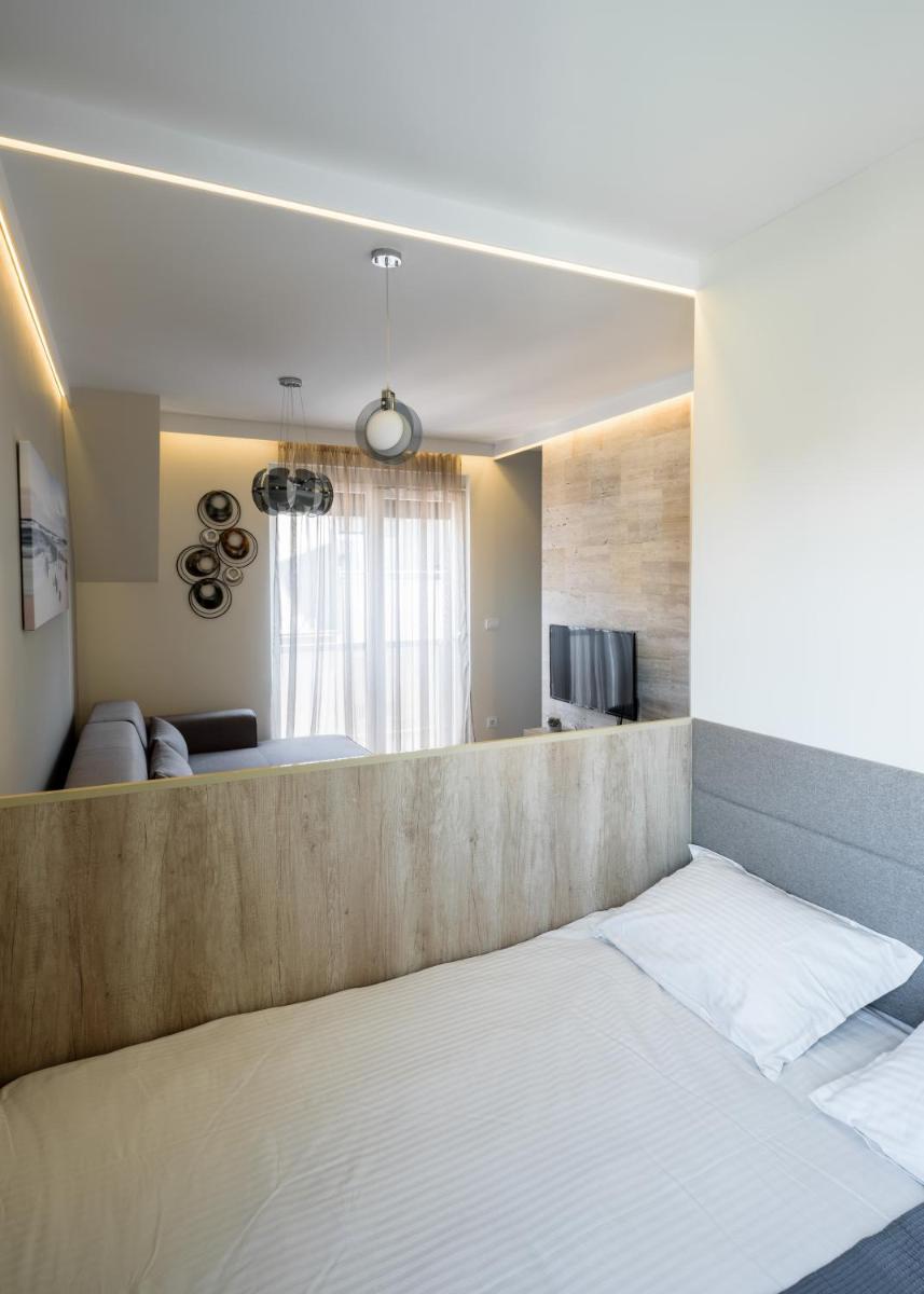 Belly 1 - Housity