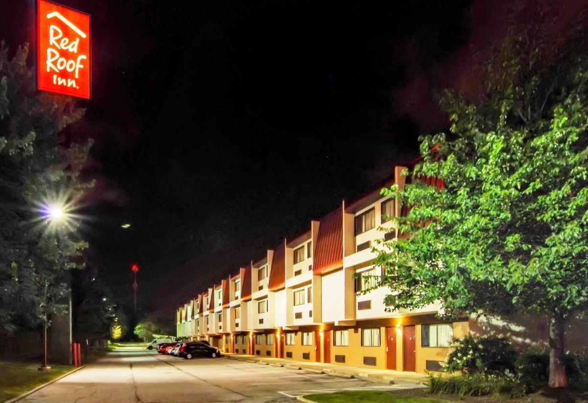 Red Roof Inn Cleveland Airport - Middleburg Heights - Housity
